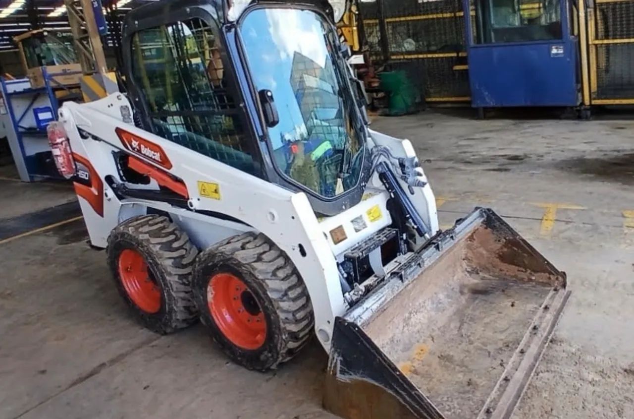 Minicarregadeira Bobcat S450 ano 2025, com ar condicionado, 1.300 horas, em SP - Foto 2