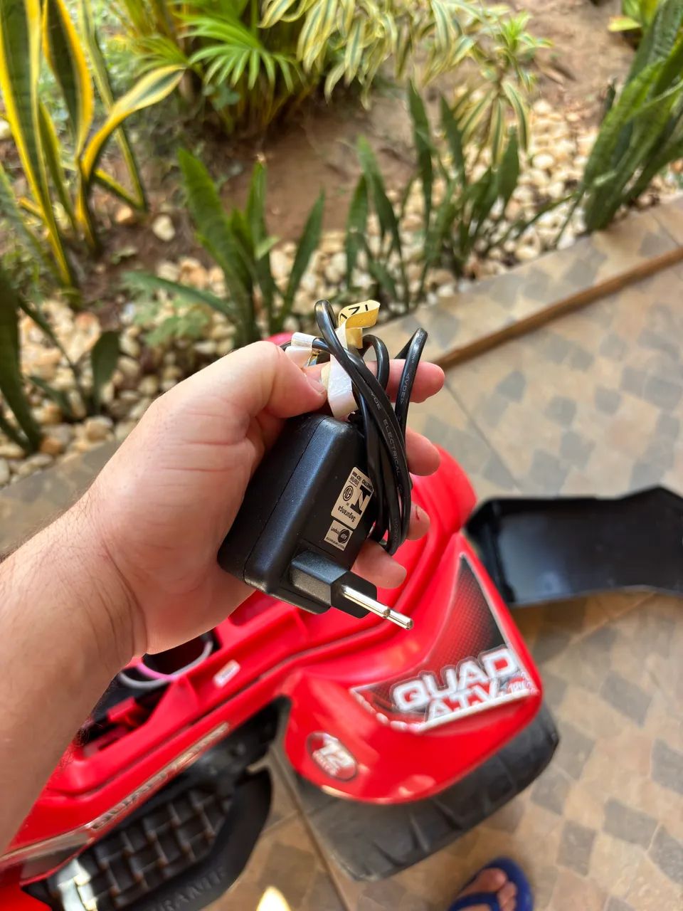 VENDO QUADRICICLO ELÉTRICO INFANTIL  - Foto 2