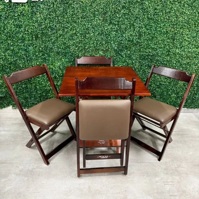 Mesa 70x70 Com Quatro cadeiras Estofadas