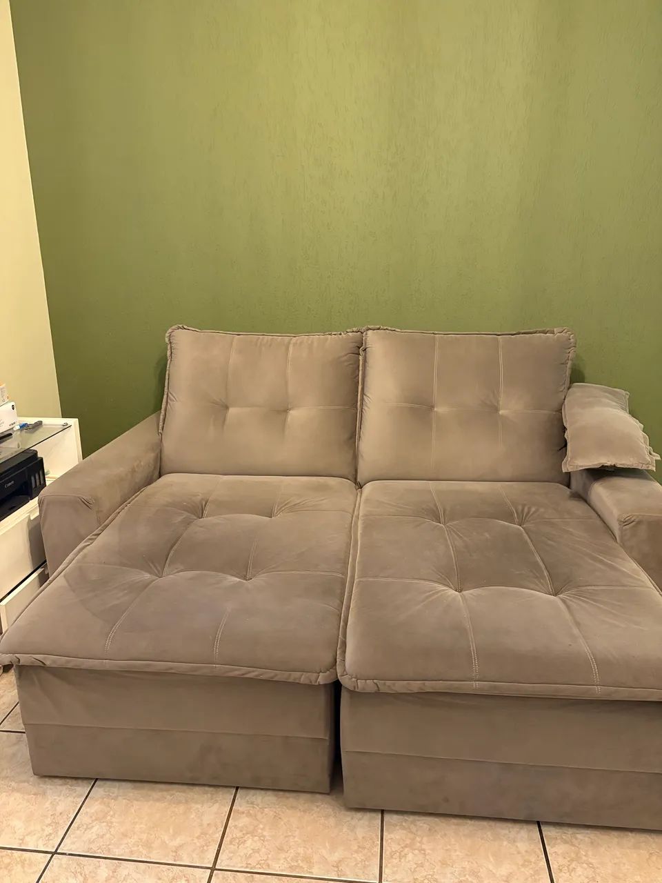 Sofá reclinável e retrátil king 4 lugares em suede - Foto 3