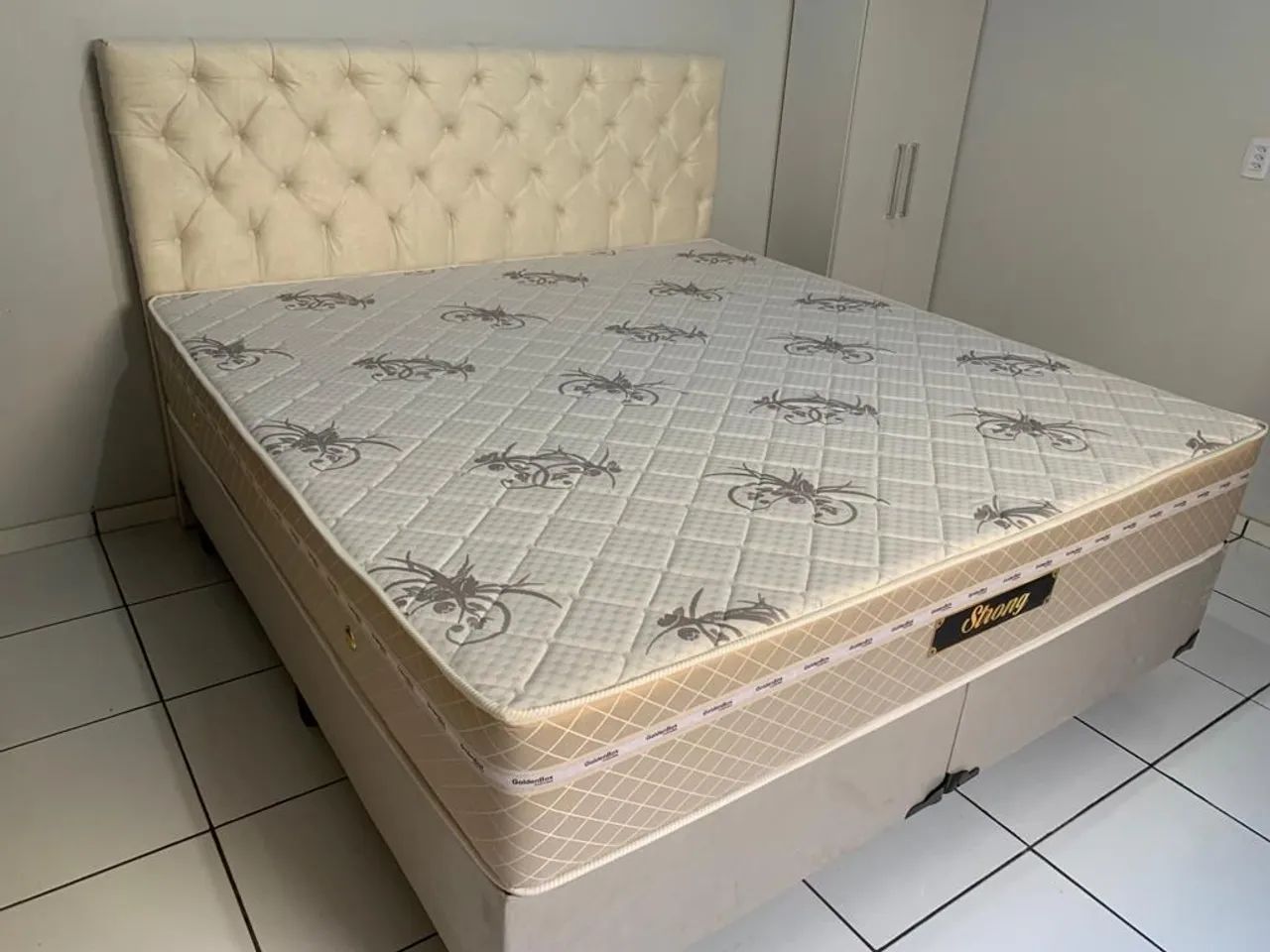 Cama Queem com cabeceira 