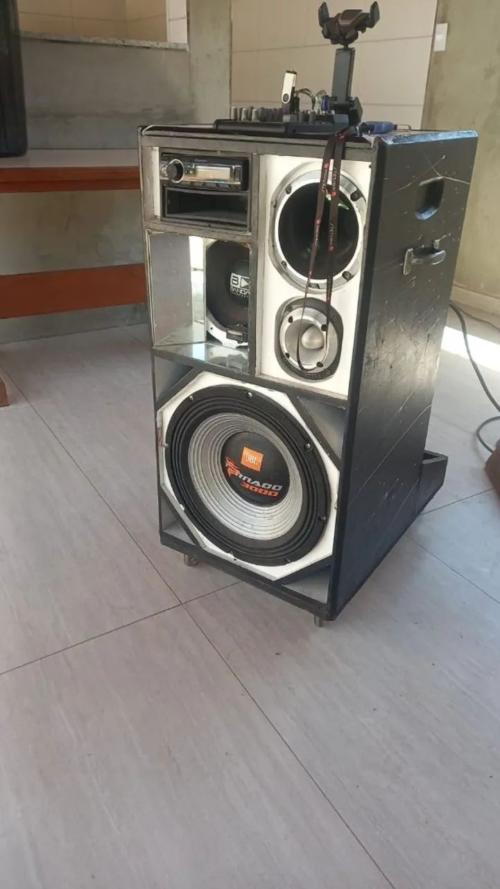 Caixa Bob tornado 15 1100rms muito forte