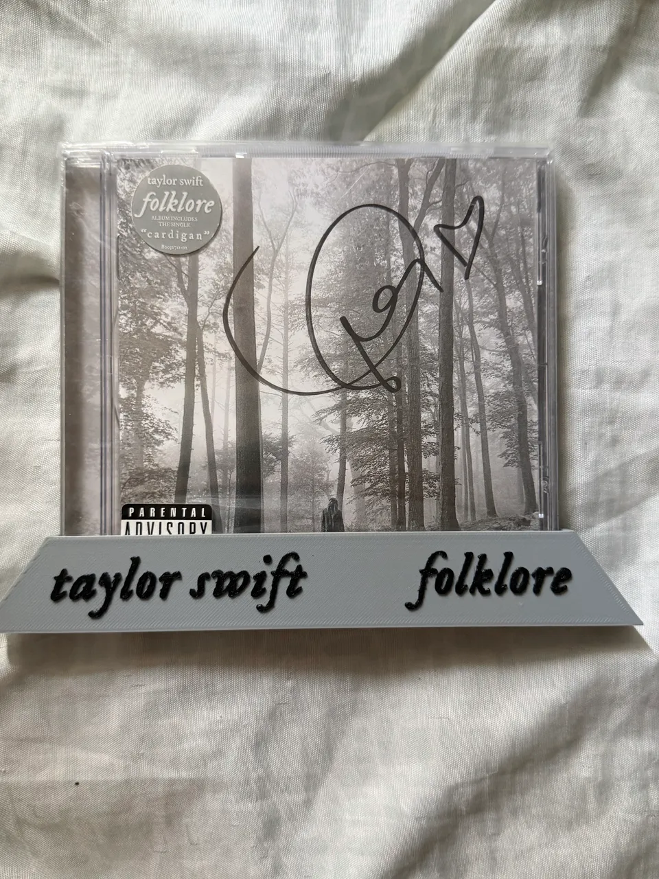CD Taylor Swift - Folklore com coração AUTOGRAFADO - CDs, DVDs etc