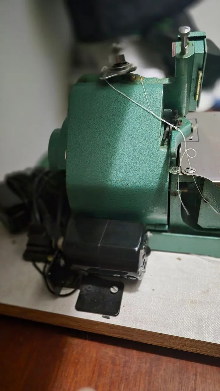 Máquina overlock - Foto 3