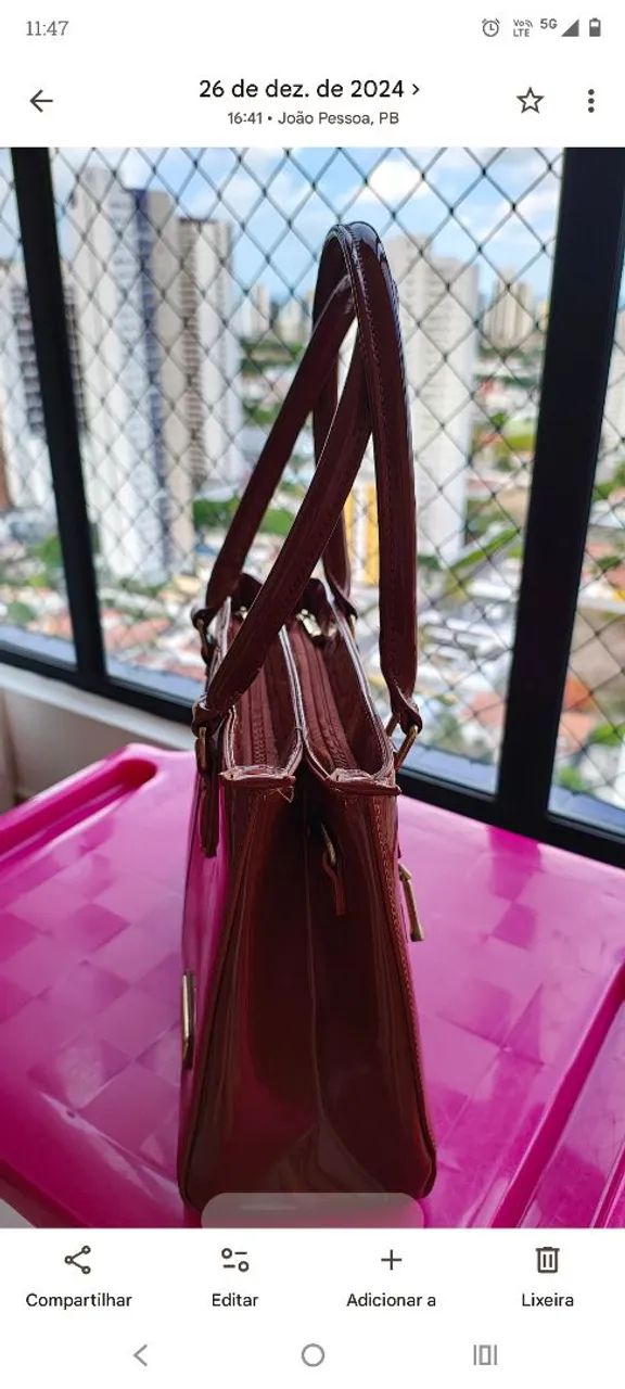Bolsa envernizada de ombro  - Foto 5