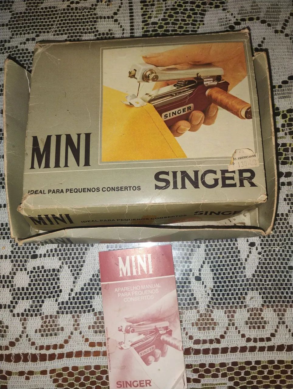 Vendo uma máquina de costura antiga dos anos 80 Singer  com nota fiscal caixa e manual  - Foto 4