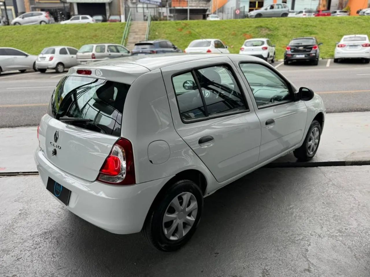 Renault Clio Expression Hi-flex 1.0 16V 5P 2014 - Foto 4