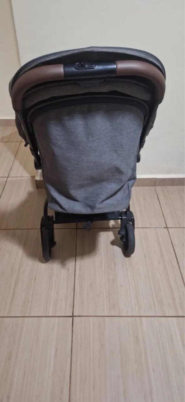 Carrinho de passeio Máxi cosi Eva cinza - Foto 2