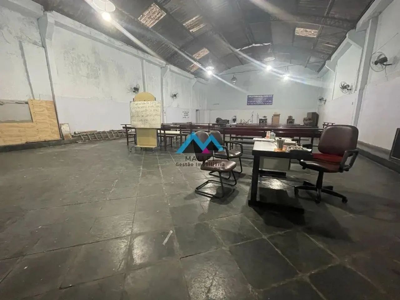 Galpão de 205 m², com 2 vagas de garagem, à venda em Bonsucesso. - Foto 3