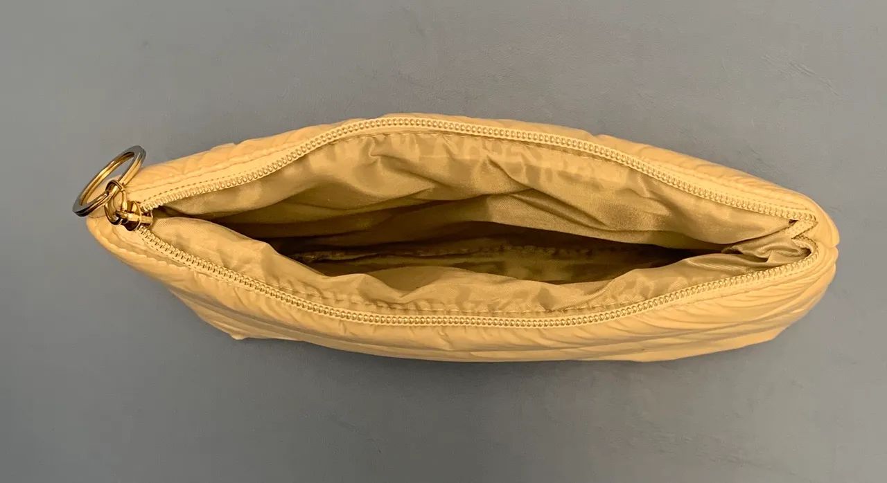 Necessaire  perolada de estilo "puffer" acolchoada , ótimo tamanho , estilosa  - Foto 2