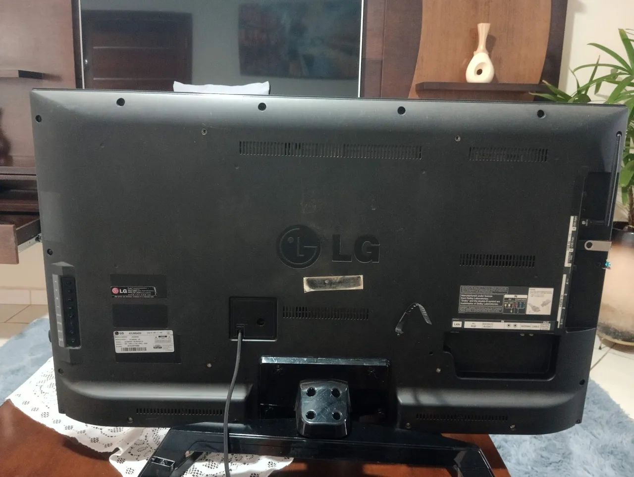 Smart TV LG 42" 3D + 6 óculos LG 3D e pen drive com 8 filmes 3D  - Foto 5