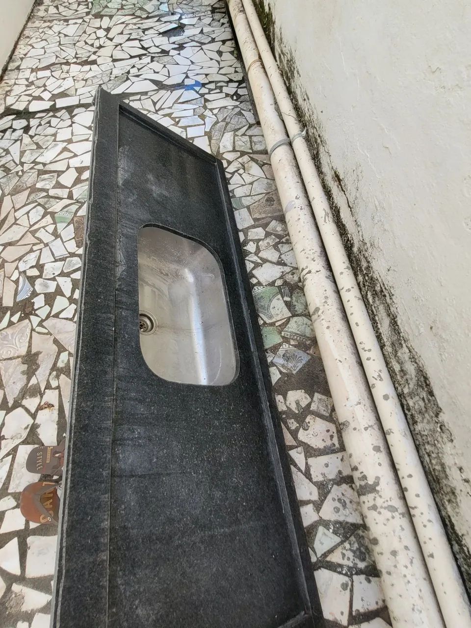 Vende-se uma bancada com pia