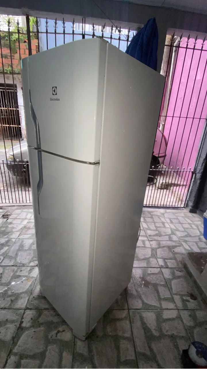 Vendo geladeira de duas porta valor 850 chama no Zap * - Foto 4
