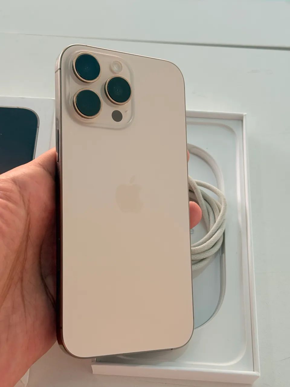 iPhone 16 PRO MAX 256gbs Titanium Desert . Ac cartão - Acessórios