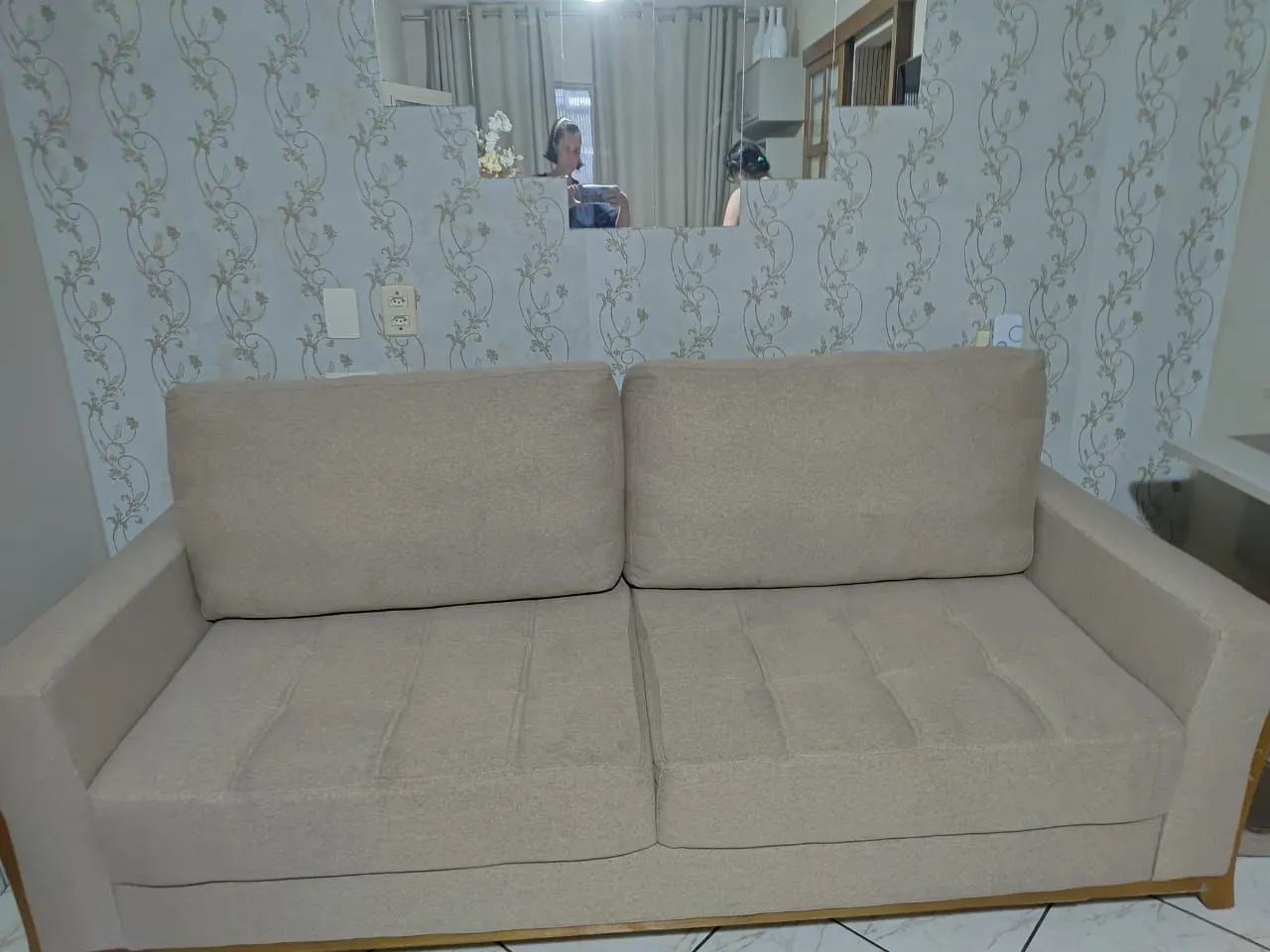 Conjunto de Sofás 2 e 3 Lugares Bege com Base de Madeira - Foto 4