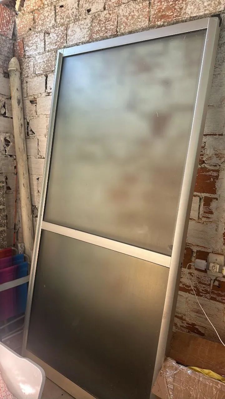 Porta de alumínio com vidro folha dupla 