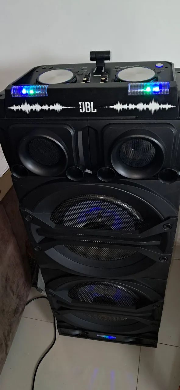 Caixa de som JBL no estado