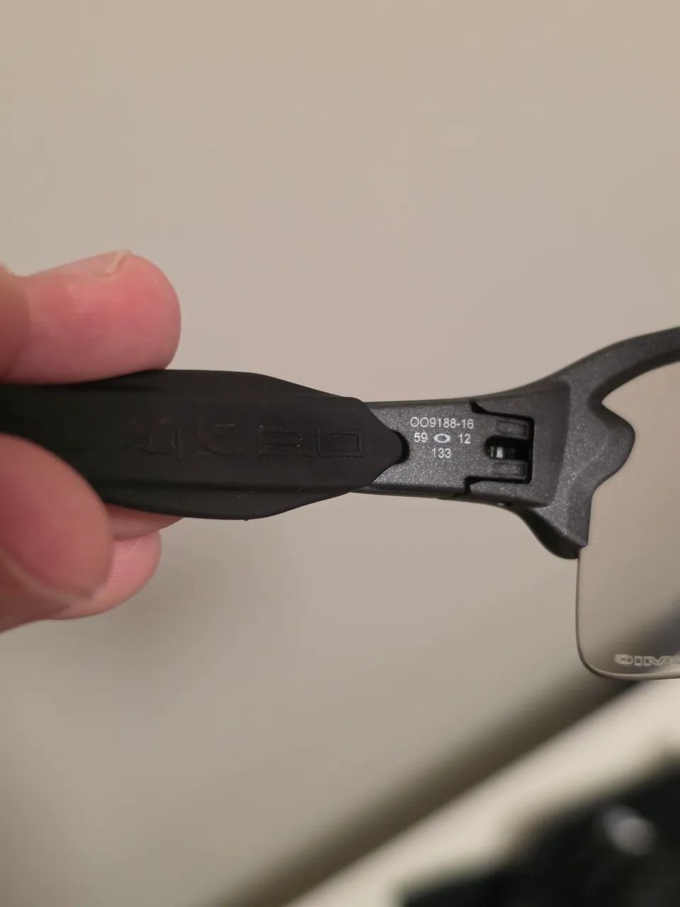 Óculos de Bike Oakley Transparente c/ Escurecimento no Sol - Foto 4