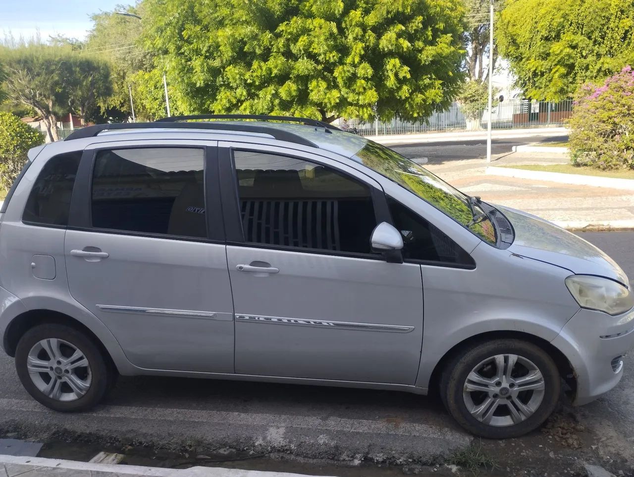 Fiat Idea Essence 1.6 Flex 16V 5P 2012 - Foto 2