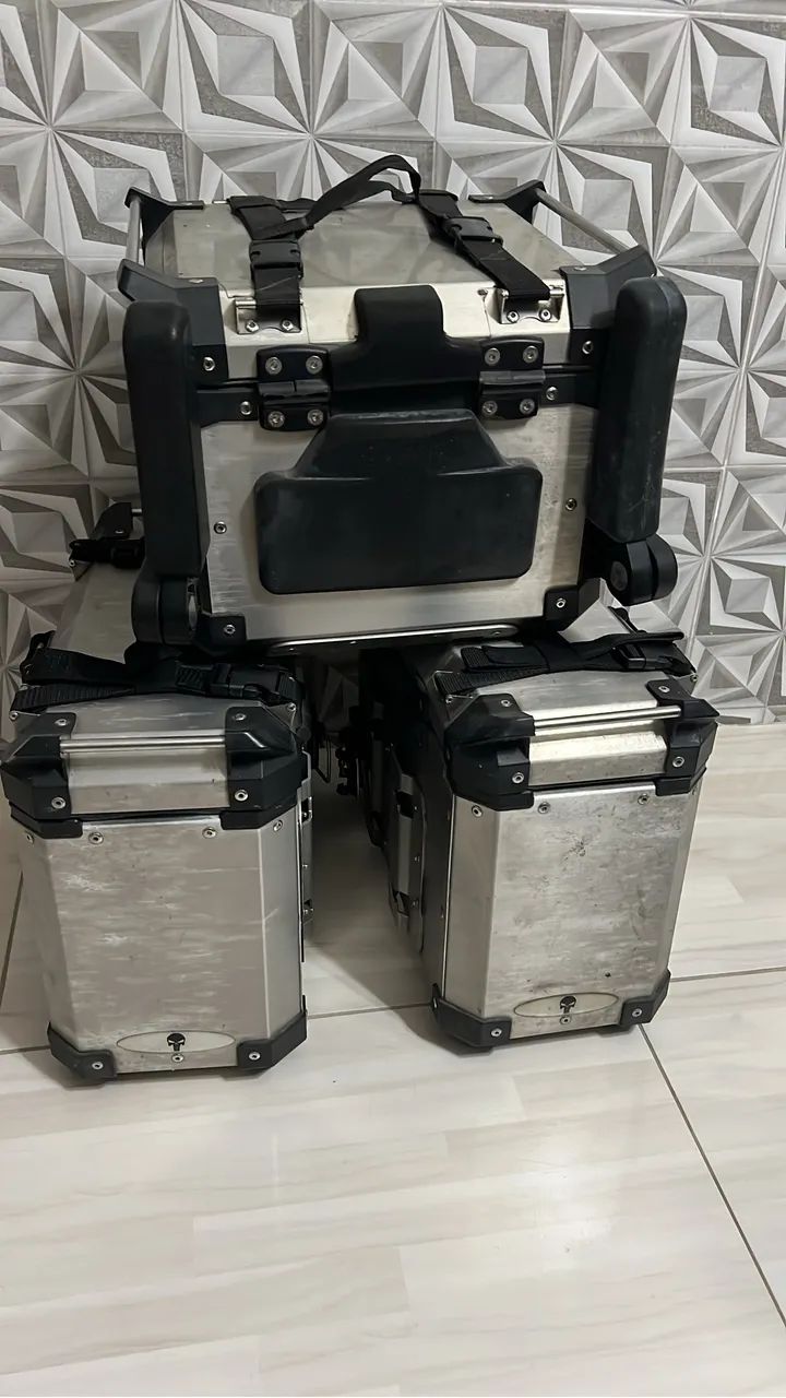 Vendo kit de baús de alumínio estado de novo 