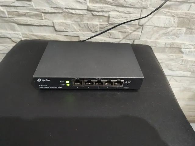 Roteador TP-Link TL-R470T+ com Balanceamento de Carga - Alta Performance em Preto