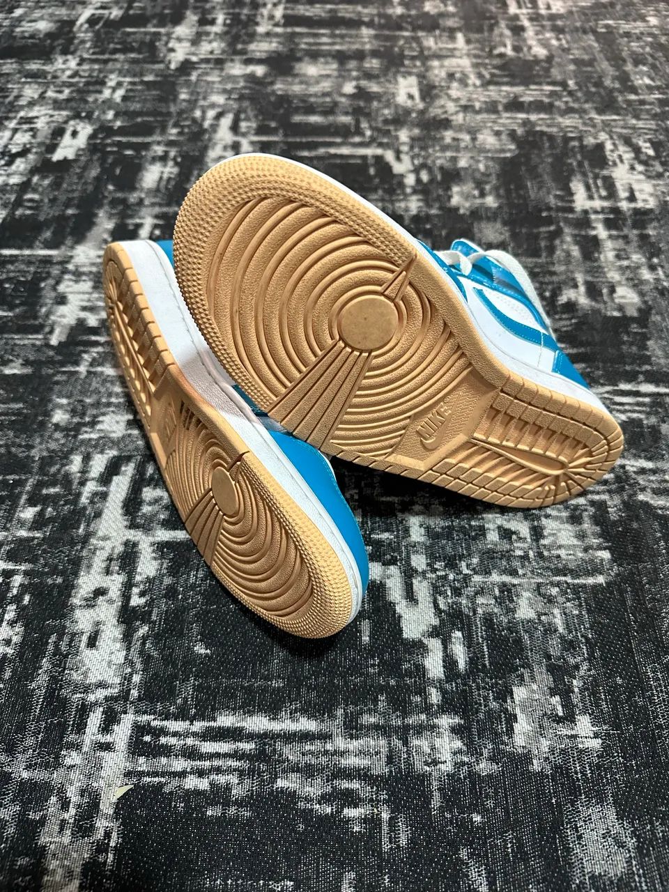 NIKE AIR JORDAN 1 MID - Foto 4