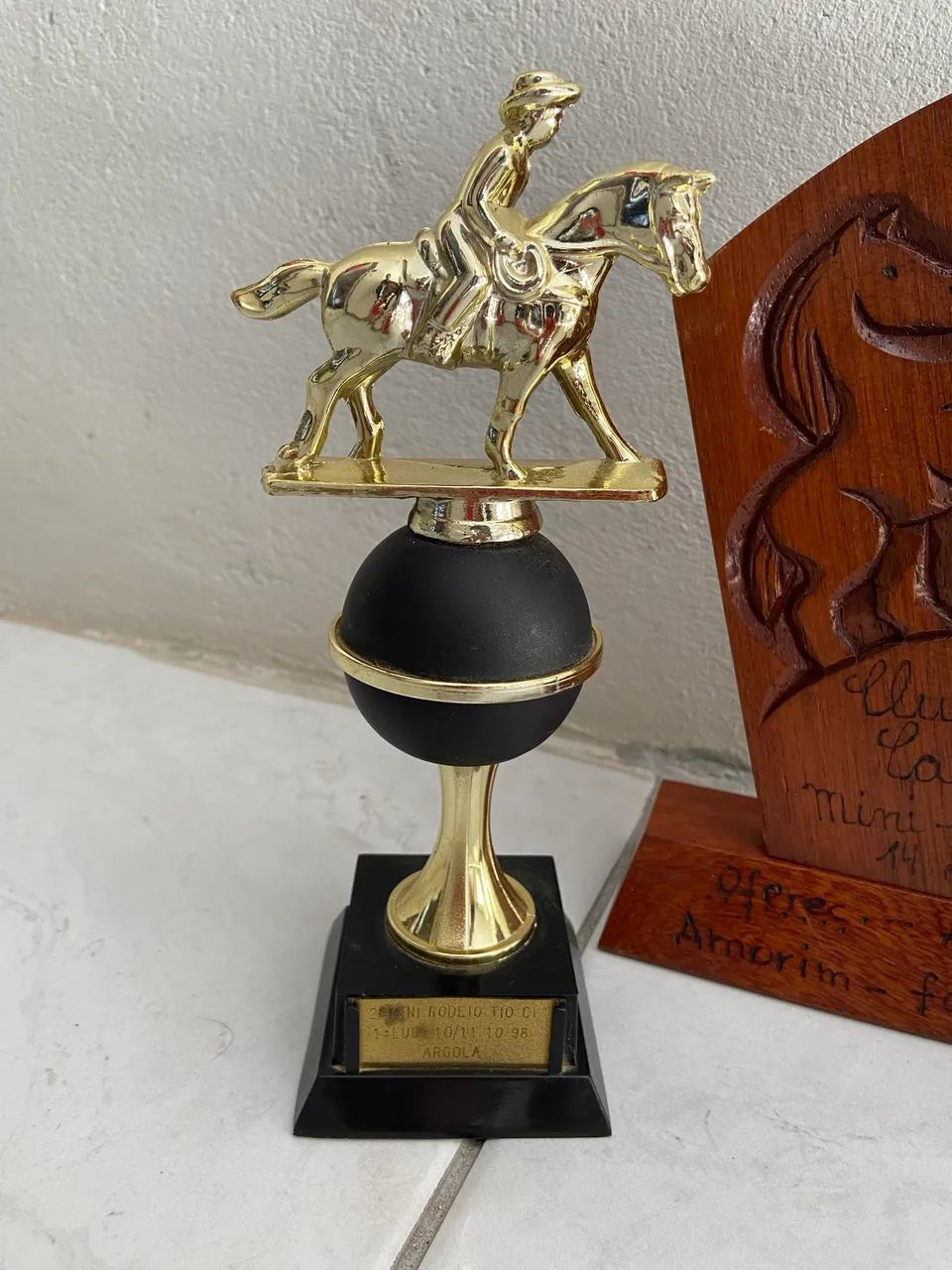 Lote 4 trofeus cavalo antigos  - Foto 3