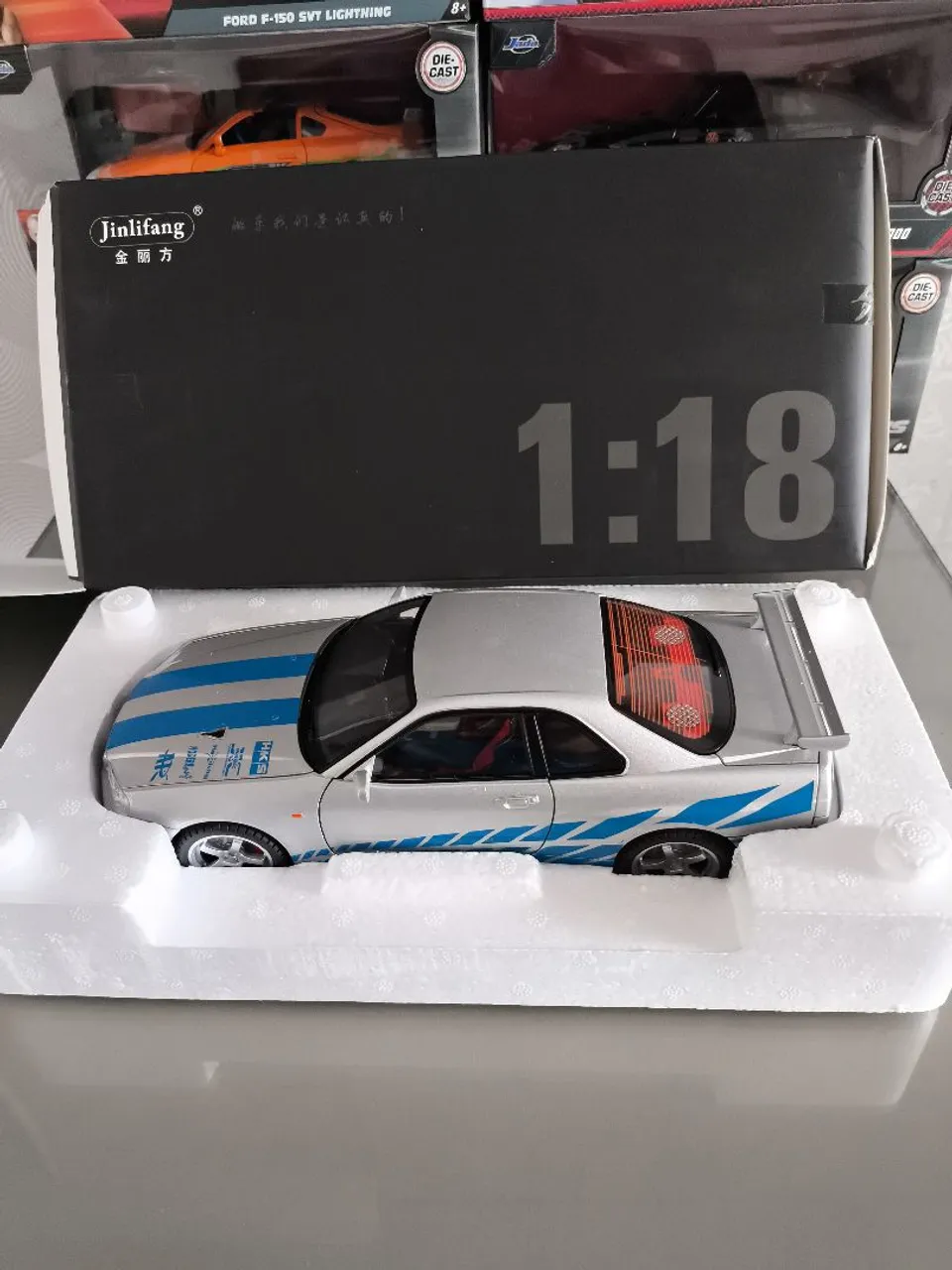 Mini GT Nissan Skyline GT-R (R34) Top Secret Gold Exclusivo do