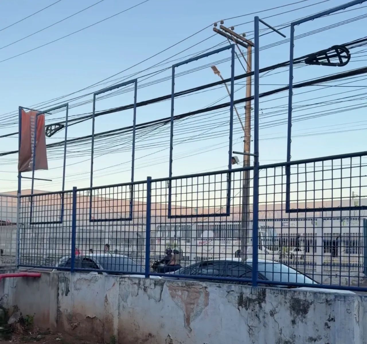 Vendo gradil e estruturas e escada  - Foto 4