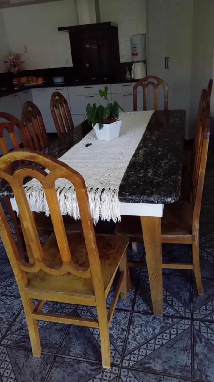 Mesa de madeira com mármore 