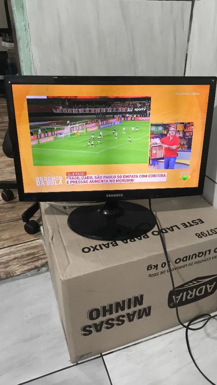 Tv Samsung 22 polegadas funcionando perfeitamente com controle remoto e conversor digital  - Foto 2