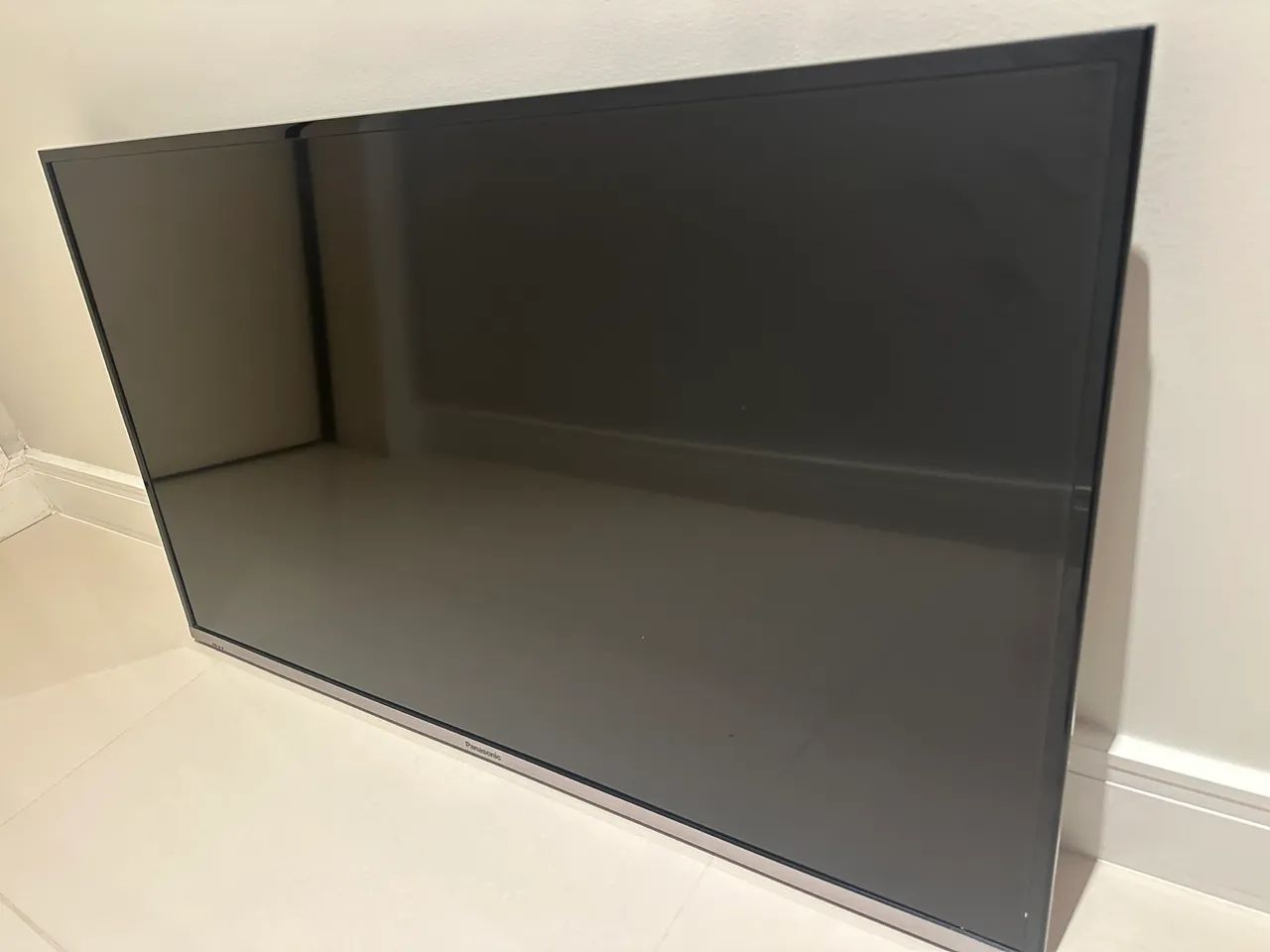 TV Panasonic TC-39AS600B é uma Smart TV de 39 polegadas com resolução Full HD (1080p)