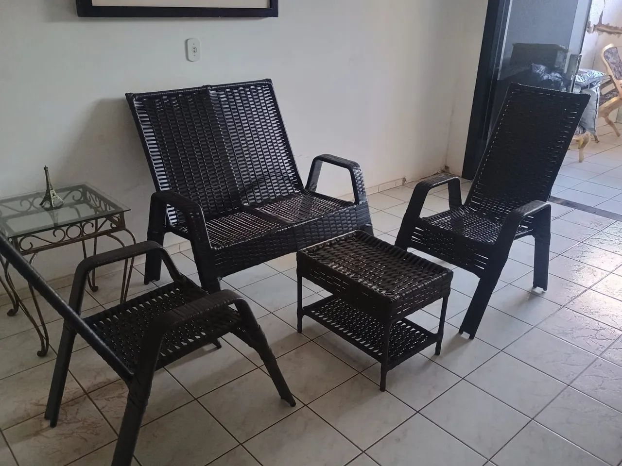 Conjunto de Cadeiras e Mesa - Foto 2