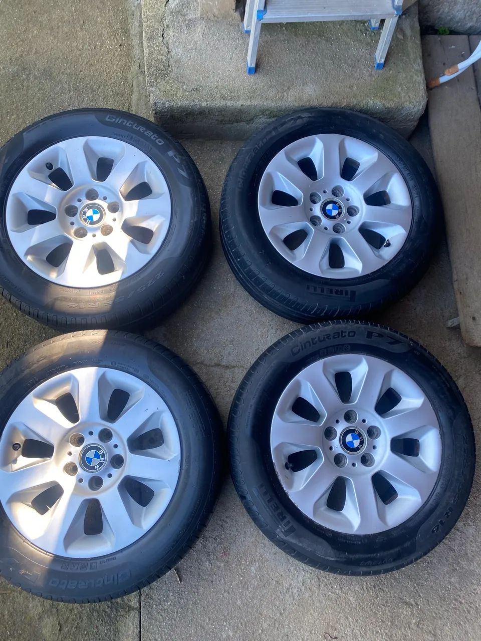 Vendo jogo de rodas com pneus aro 16BMW 225/55 - Foto 2