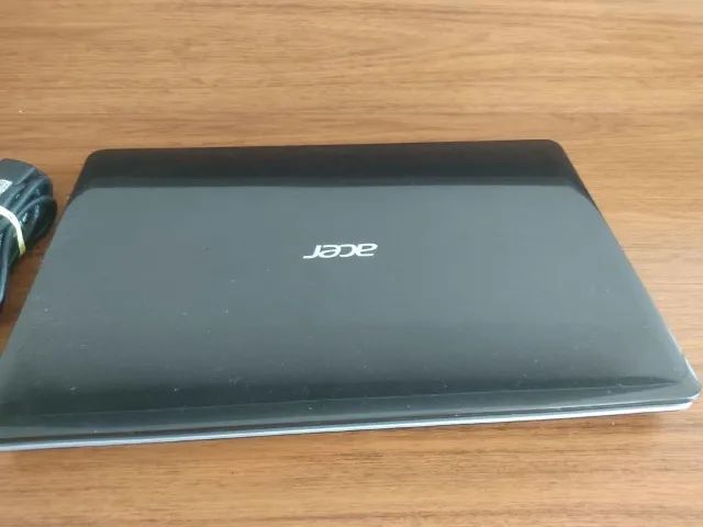Notebook Acer Core i5 2450M 2.50 GHz (usado)