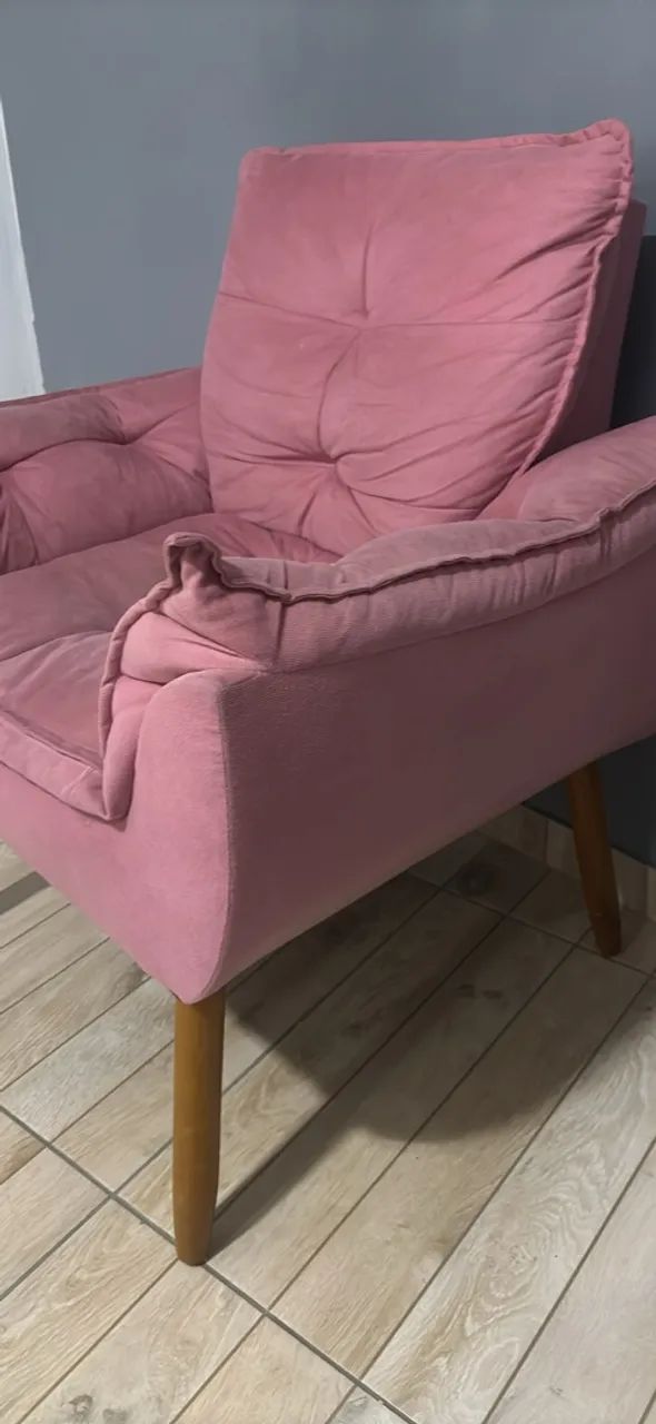 Vende- se poltrona semi novo