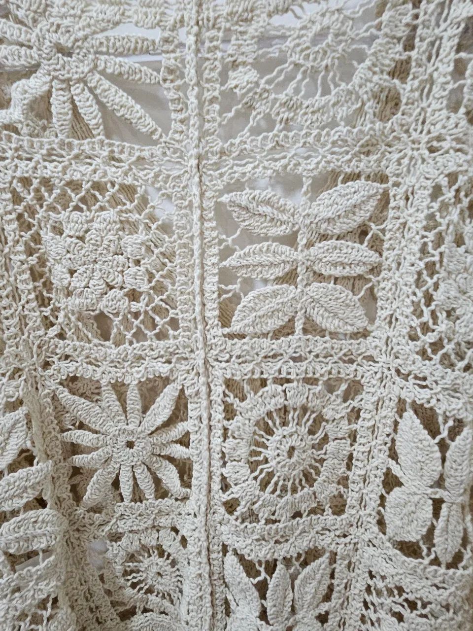 Cardigã em croche na cor Bege Veste P e M - Foto 4