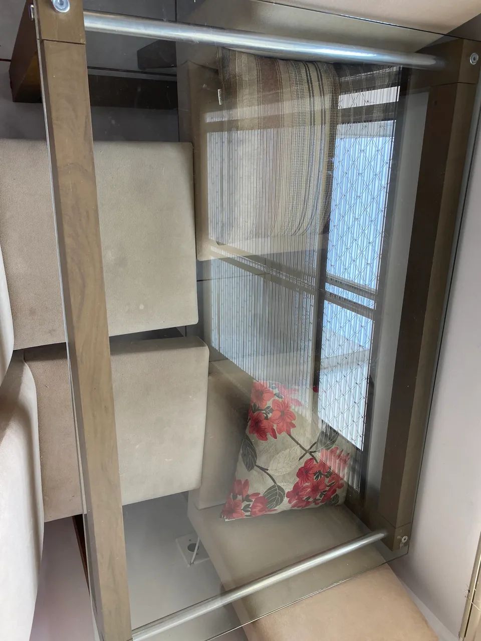 Mesa com tampo de vidro + 4 cadeiras  - Foto 4