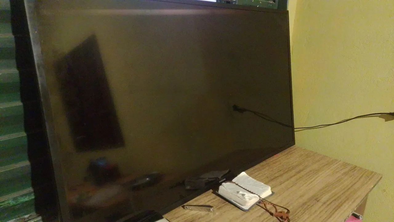 TV SAMSUNG 43 POLEGADAS SMART TV com controle pega Netflix YouTube internet Retirada  - Foto 2