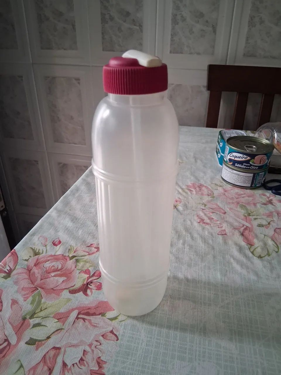 Pote de líquidos com canudo 