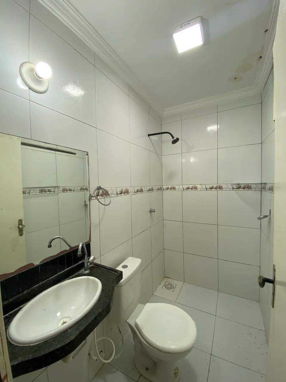 ? Casa para Alugar com 3 Quartos, Suíte, Quintal Grande e Garagem - Foto 4