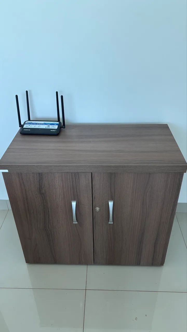 Mesa de escritório e armário  - Foto 2