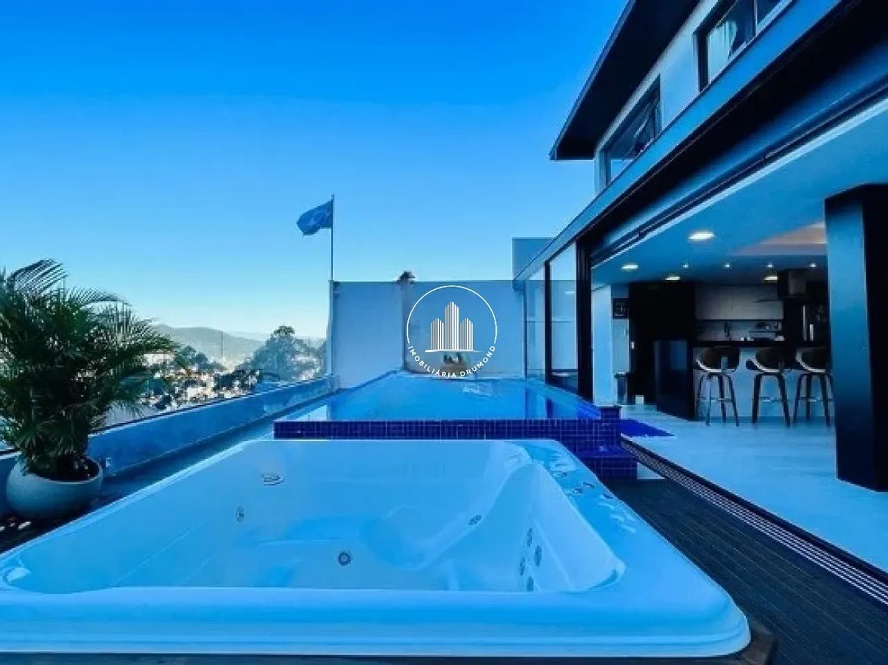 Casa 4 Quartos com 2 Suítes e 287m² - Trindade - BRN