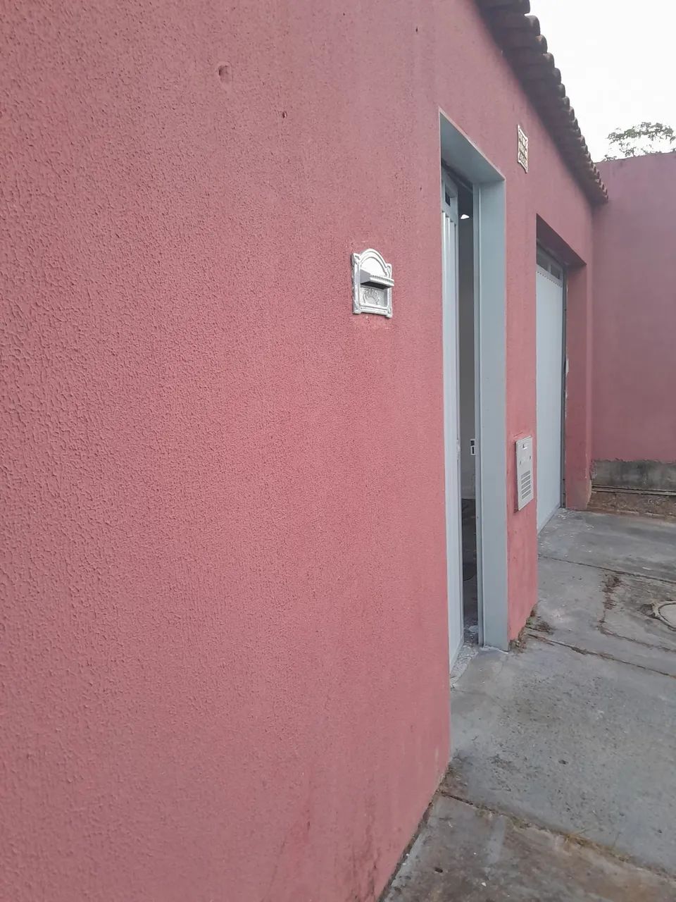 Vendo casa de 2 quartos Riacho Fundo 2 QN 8D  escriturada - Foto 2