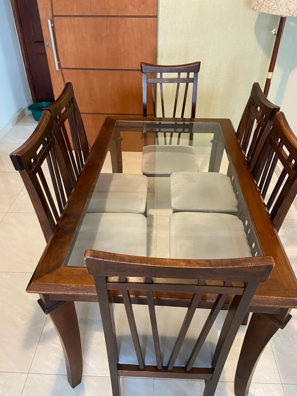 Mesa de madeira com 6 lugares - Foto 3