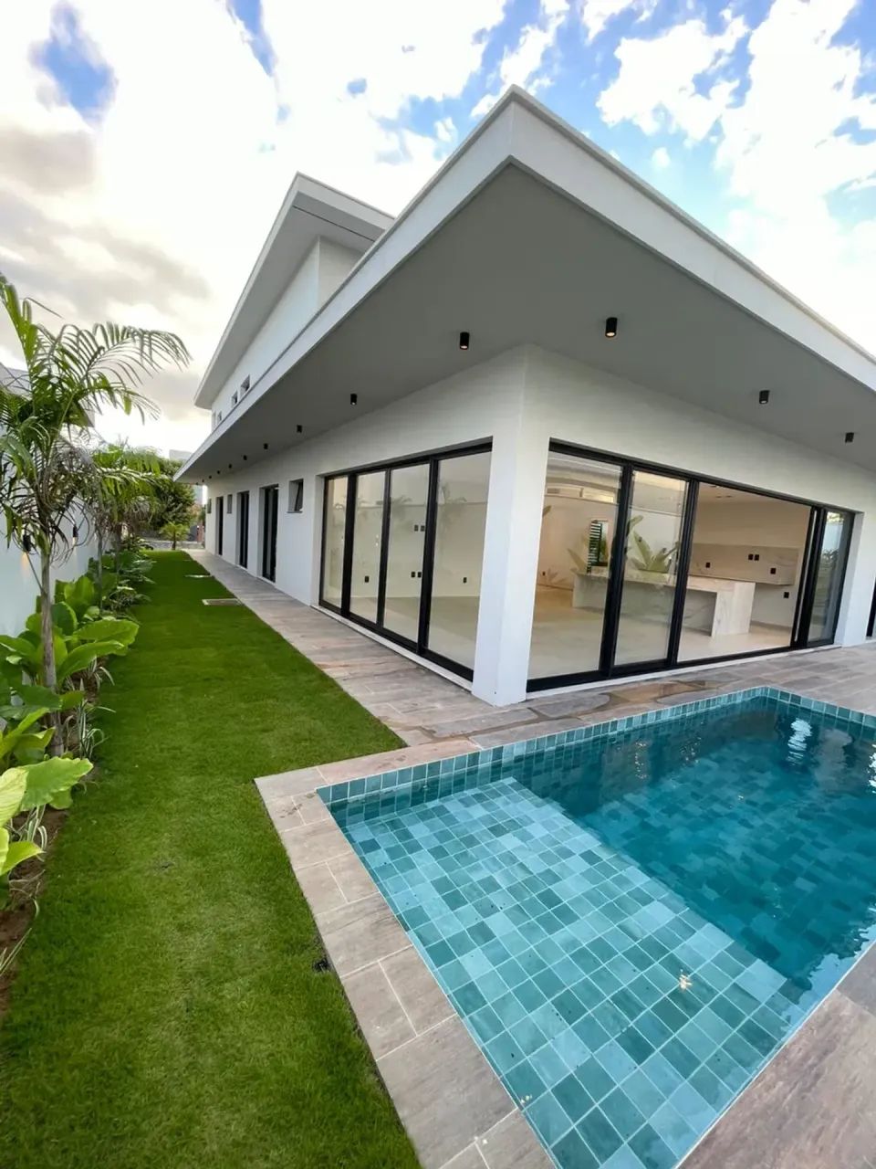TRIPLEX no Alphaville Catuana: 468m² com PISCINA PRIVATIVA e Rooftop - Foto 2