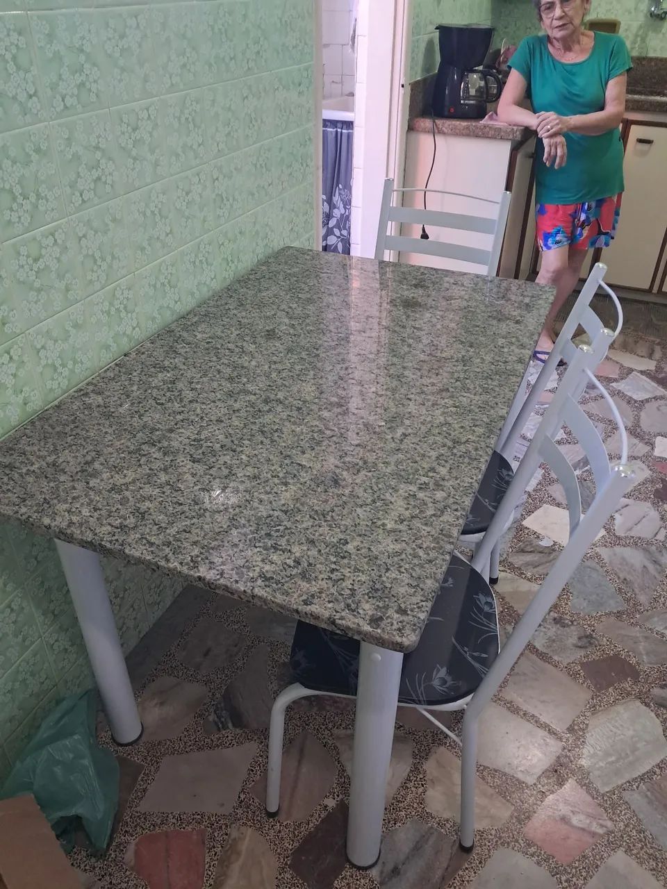 Mesa semi nova com tampo de mármore  - Foto 3