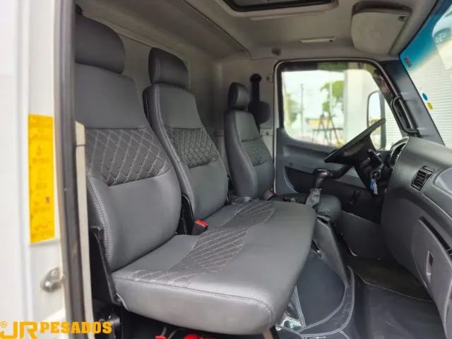 mercedes benz mb accelo 1016 bau ano 2018 baixo km acelo - Foto 11