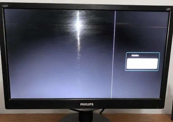 Monitor Philips 15.6? LED VGA - Funciona - Com Detalhe na Tela