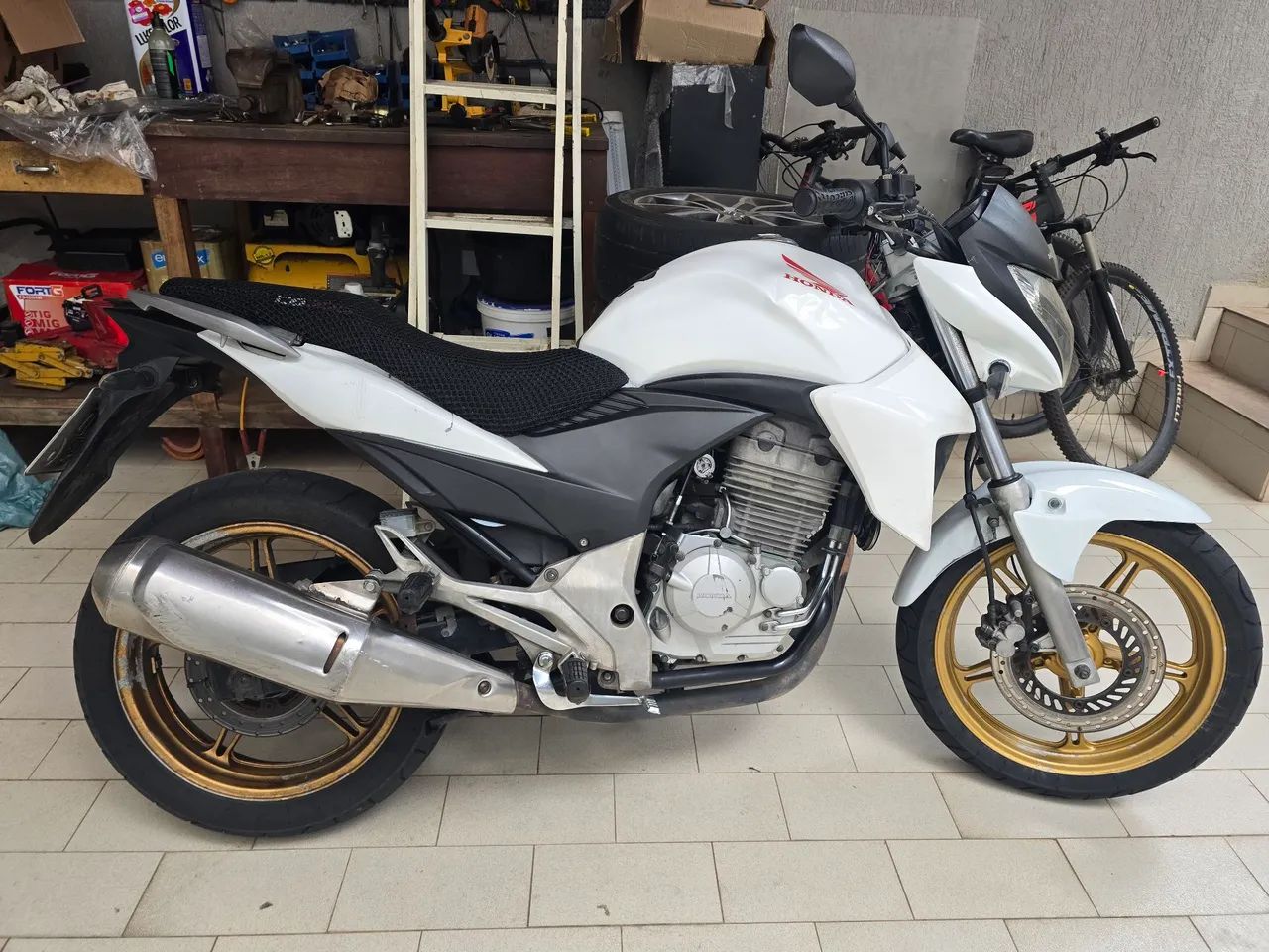Vendo CB300r Flex em Ótimo estado 